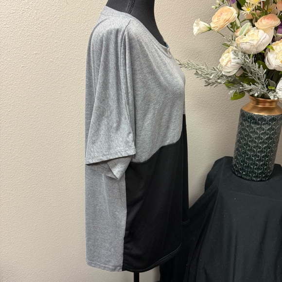 Women’s Plus Size 4XL Gray Black Colorblock Pocket Tee | Casual Everyday Top - Picture 4 of 8